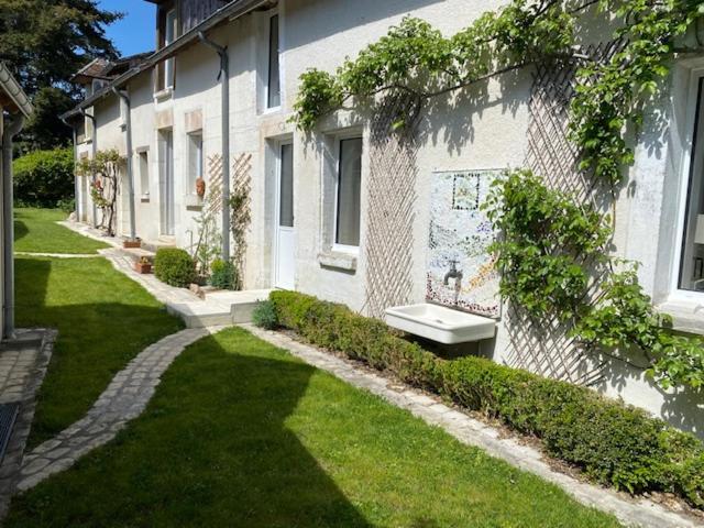 La Mauverniere, 2 Gites Independants, 1 Grande Piscine Exterieure, Jardin Arbore Descartes Room photo